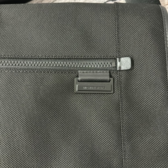 NWT Michael Kors Travis Messenger Bag - Picture 6 of 8